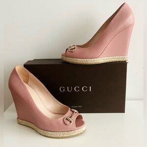 AUTHENTIC GUCCI PINK HORSEBIT WEDGES